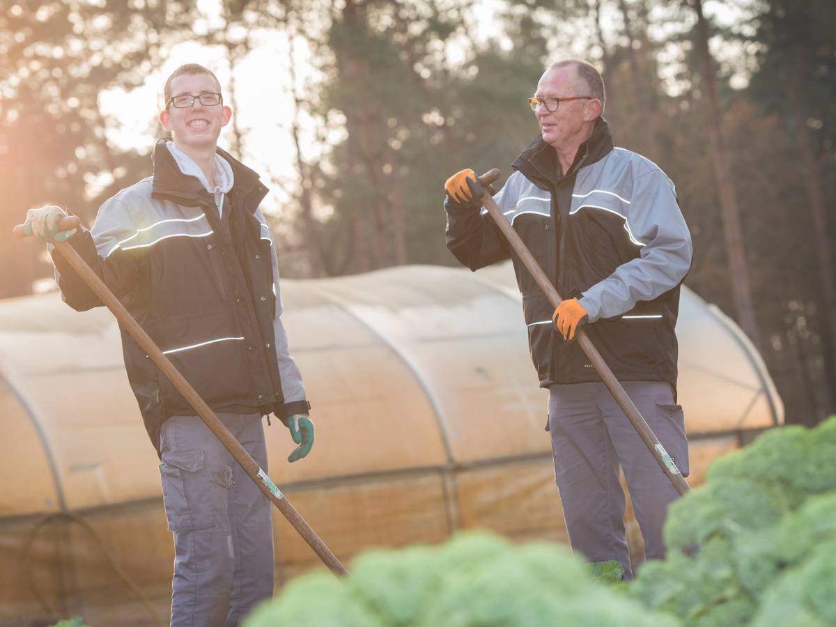 Samen in de tuin werken