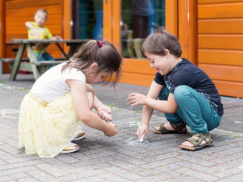 kinderen spelen